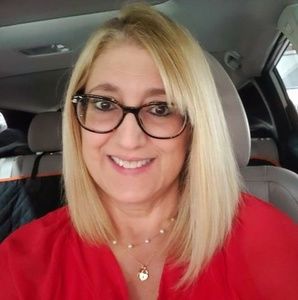 Meet your Posher, Mayra